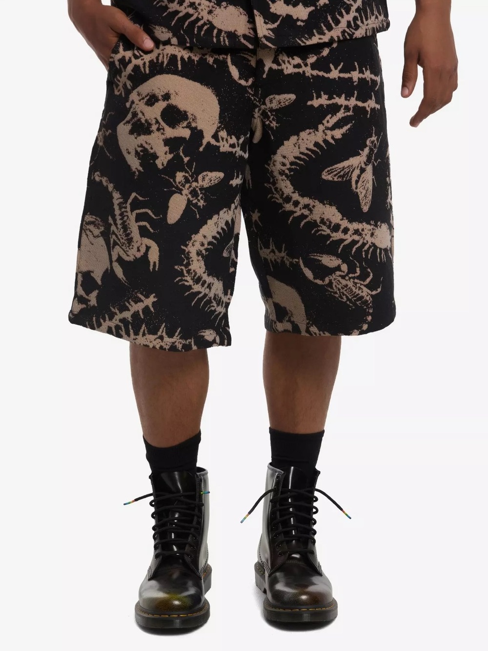 HOT TOPIC Insect & Skull Tapestry Shorts With Pockets Size 32 NEW